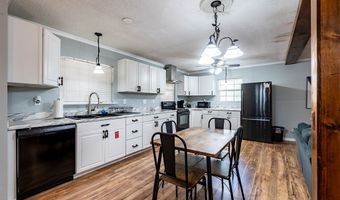 2430 BEACHVIEW Dr, Albany, GA 31705