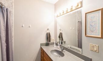 2516 Somerset Dr, Ames, IA 50010