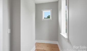 1106 Brookhurst Dr, Charlotte, NC 28205