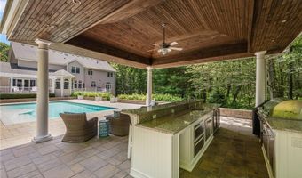 4 Brookfield Ct, East Greenwich, RI 02818