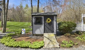 22 Country Ln, Berkley, MA 02779