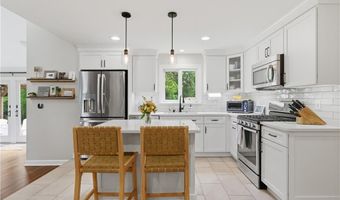 1 Blacksmith Rd, Lincoln, RI 02865
