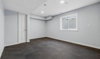 4002 Edgewater Dr, Ames, IA 50010