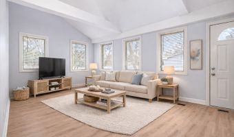 27 W347 Washington Ave, Winfield, IL 60190