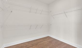 6 Augustus Dr, Middletown, NJ 07748