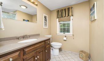 16 Iron Gate Ln, Cromwell, CT 06416