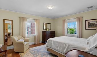 51 Ayrault St, Newport, RI 02840