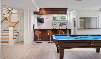 10 Ocean Lawn Ln, Newport, RI 02840