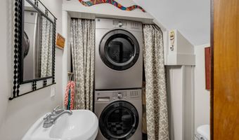 119 Washington St, Bay St. Louis, MS 39520