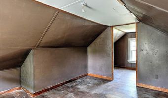 4 Harlem St, East Providence, RI 02916