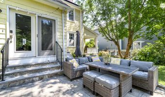 363 Lake Ave, Bridgeport, CT 06605