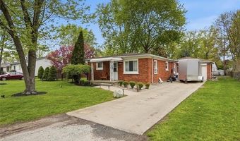918 Columbia St, Algonac, MI 48001