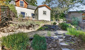 307 Hillcrest St, Ashland, OR 97520