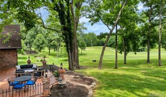 56 Meadowbrook Country Club Est, Ballwin, MO 63011