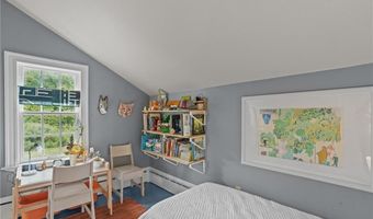 671 County Rd, Barrington, RI 02806