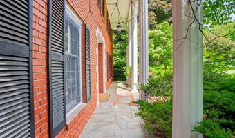 11 Tanglewood Dr, Danbury, CT 06811