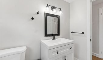 31 Charles St, North Kingstown, RI 02852