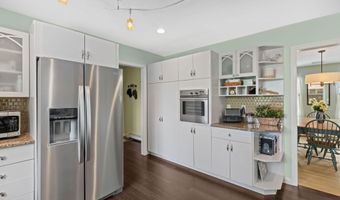 4 Canterbury Ln, Bourne, MA 02532