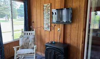 831 N River Ave, Alma, MI 48801