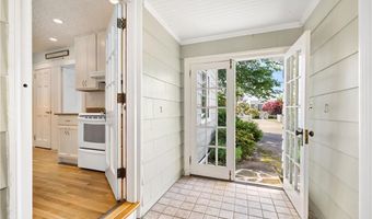 36 Kay Blvd, Newport, RI 02840