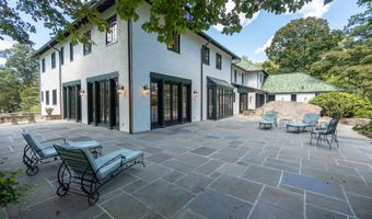 18 Tokeneke Trl, Darien, CT 06820