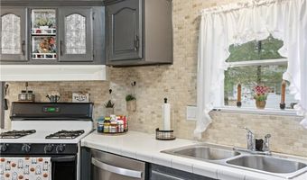 7 Kelly Ln, Coventry, RI 02816