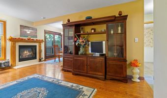 38 Woodside Dr, Albany, NY 12208