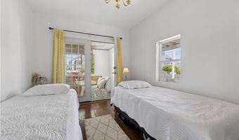 16 Courtway St, Narragansett, RI 02882