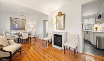 35 Marsh St, Newport, RI 02840