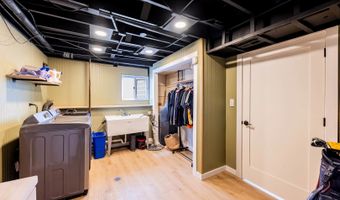 17 W667 Lorraine Ave, Addison, IL 60101