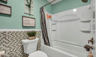 150 Greenbriar Dr, Aurora, OH 44202