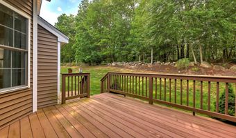 61 Pondview Cir 61, Beacon Falls, CT 06403