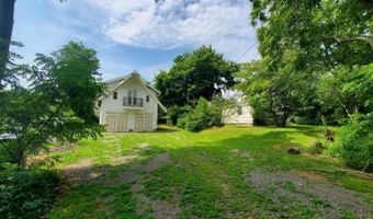 92 Compton St, Belford, NJ 07718