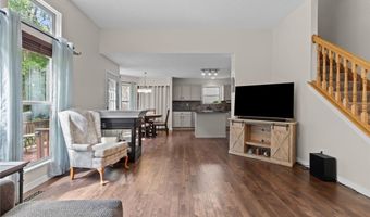1097 Pebble Brook Dr, Columbus, OH 43240