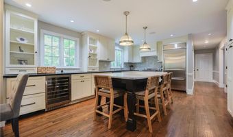 215 Adirondack Dr, East Greenwich, RI 02818