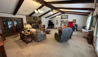 102 E Crockett St, De Kalb, TX 75559