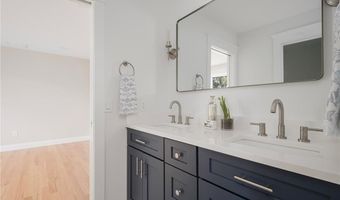 5 Braeburn Cir, Cranston, RI 02921