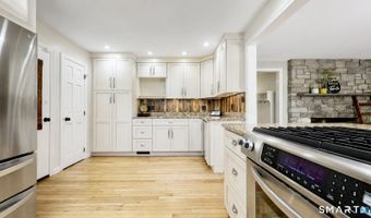 285 Wooding Hill Rd, Bethany, CT 06524