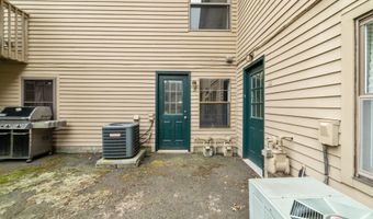 33 Bay Path Way 33, Branford, CT 06405