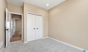 405 N Sunshine Ave, Brandon, SD 57005