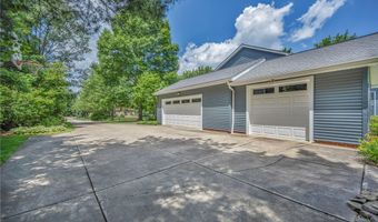 561 Willard Rd, Aurora, OH 44202