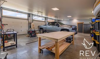 21 Tailwinds Dr, Cody, WY 82414