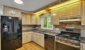 77 Hemlock Rdg, Berlin, CT 06037