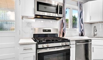 166 Pleasant Ave, Bergenfield, NJ 07621