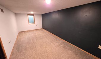 38608 129th St, Aberdeen, SD 57401