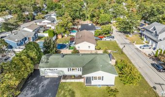 76 Maple St, Beachwood, NJ 08722