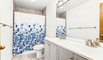 1110 Sandalwood Ct SW, Altoona, IA 50009