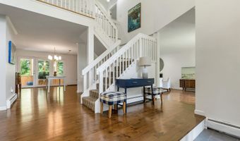 8 W Gate Dr, Bow, NH 03304