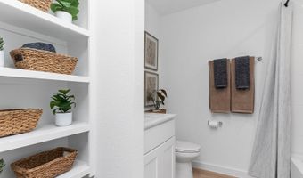 306 Robin St, Angleton, TX 77515