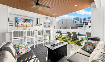 18 Mea Ln, Beach Haven, NJ 08008